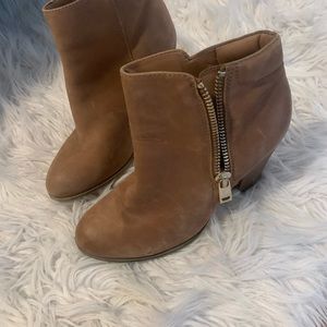 Ladies Aldo ankle boot